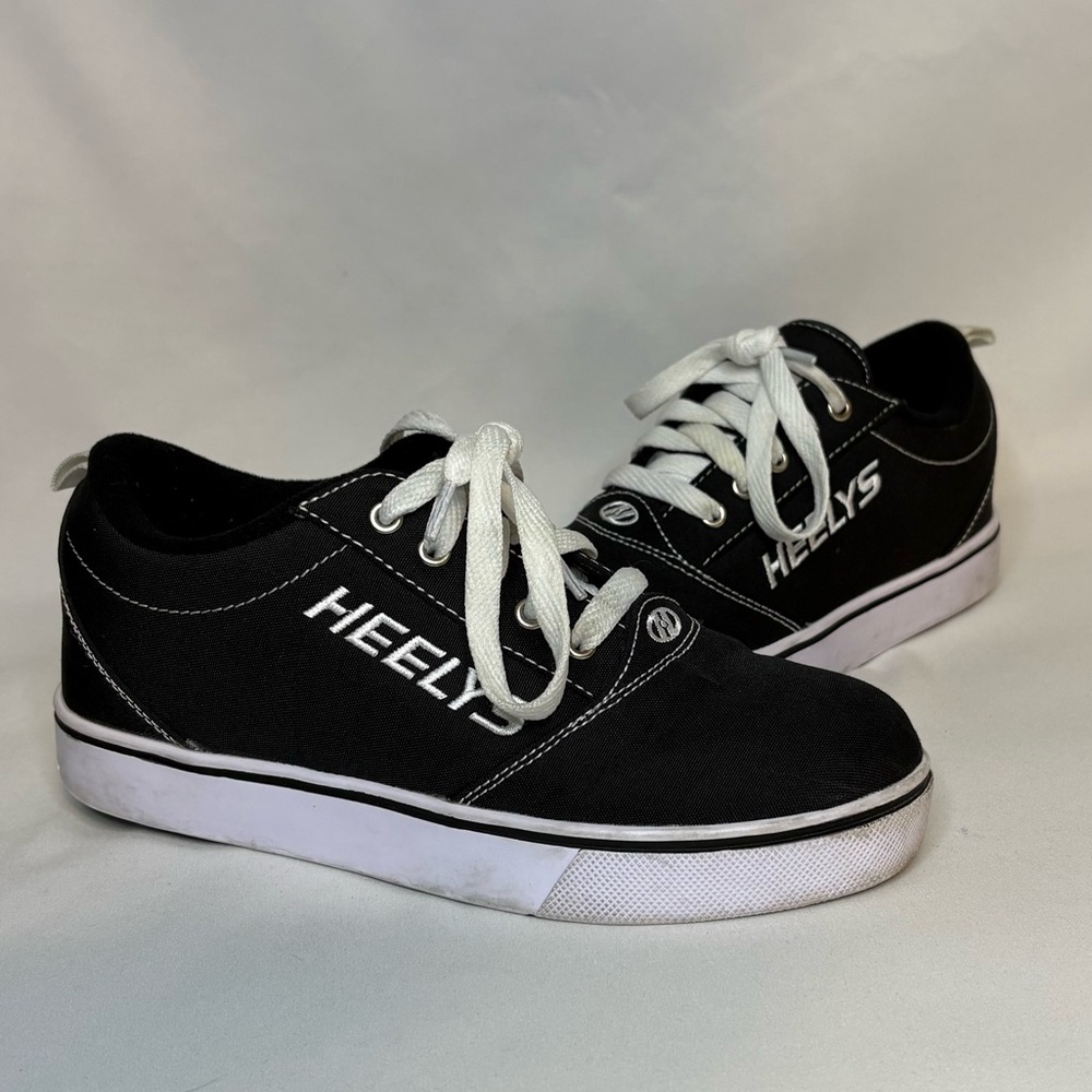 Heelys Pro 20 Youth Size 5 Black and White Heelys Skate Shoes